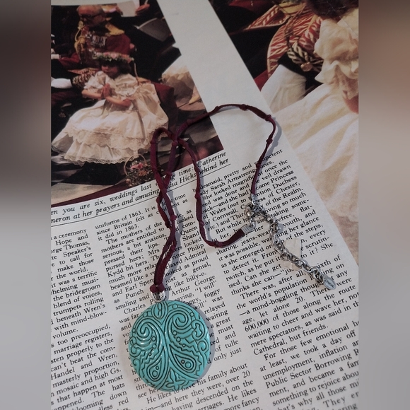 Monet Green Necklace with Textured Pendant - Picture 4 of 10